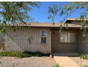 Building Photo - 2115 Hohokam Dr