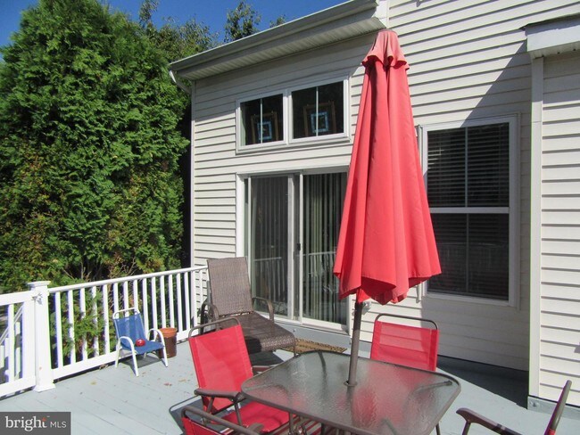 Foto del edificio - 256 Honey Hollow Ln