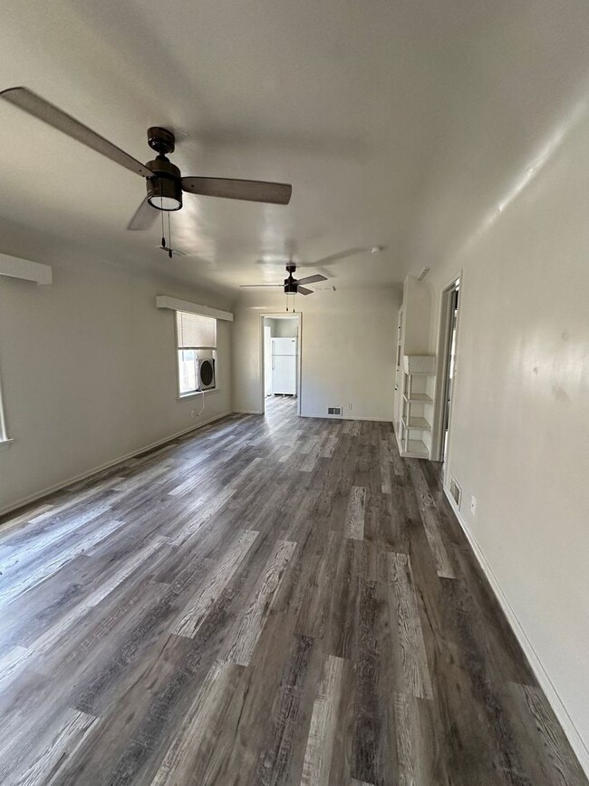 Building Photo - Charming Upstairs apartment