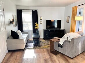 Building Photo - 810 S Baltimore St