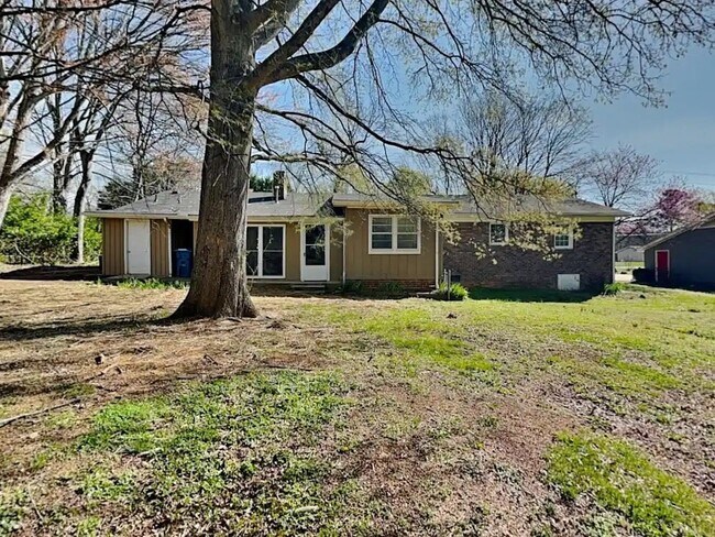 Foto del edificio - 4807 Vickrey Chapel Rd N