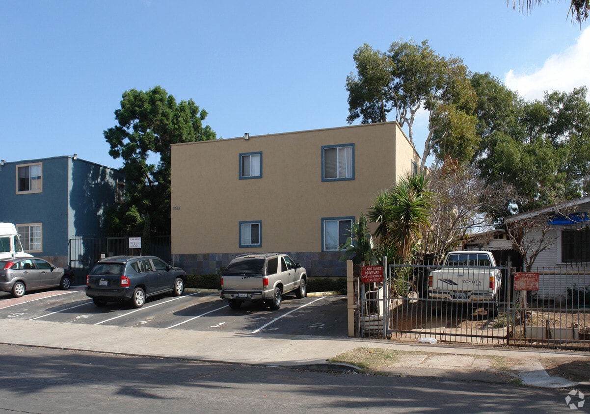 Foto principal - 3555 42nd St