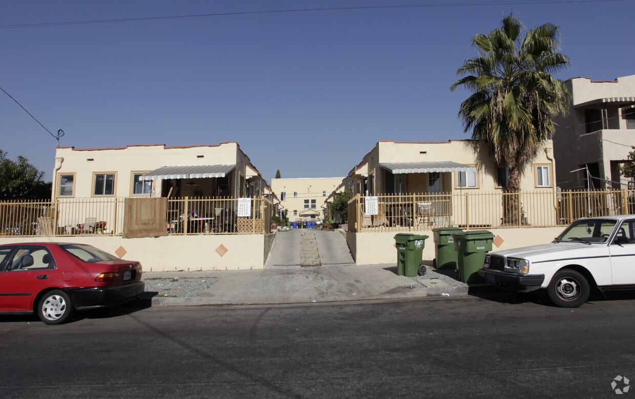 Foto del edificio - 4223-4229 1/2 Normal Ave
