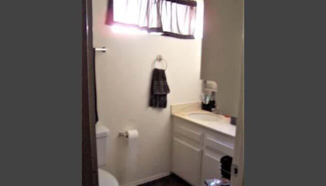 Bathroom 1 - 1173 S Buena Vista St