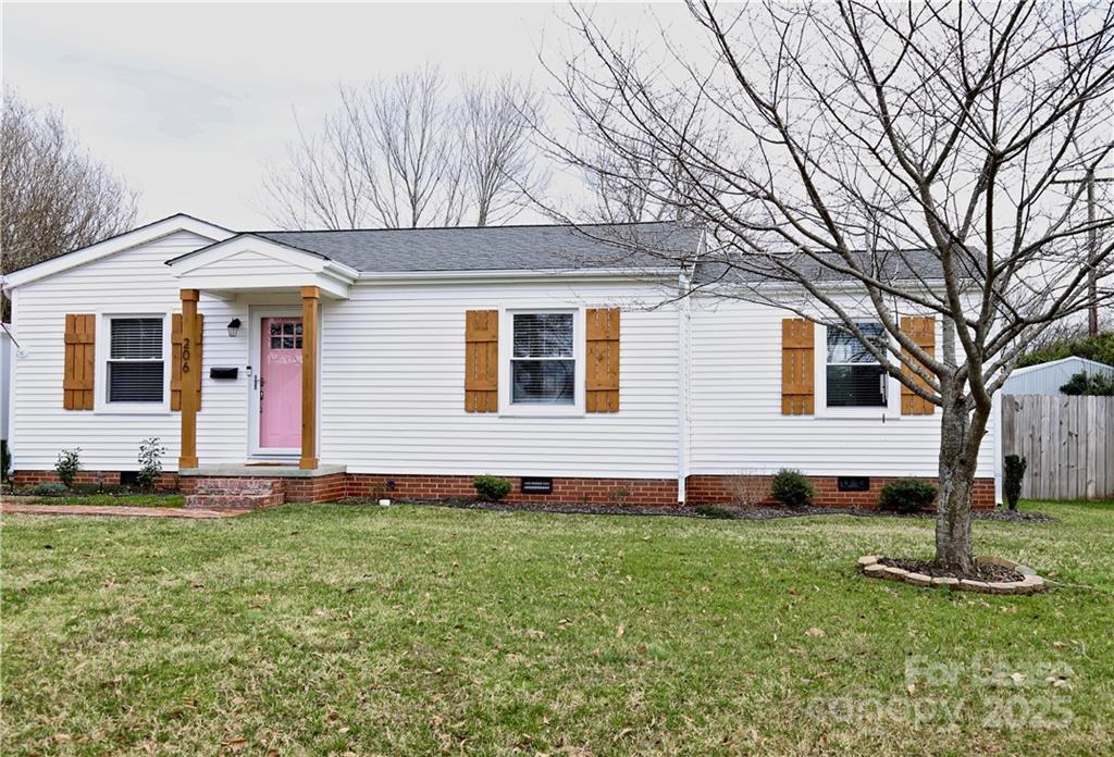 Primary Photo - 206 Faile St