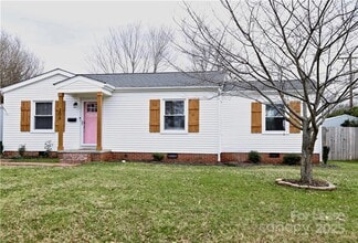 Building Photo - 206 Faile St