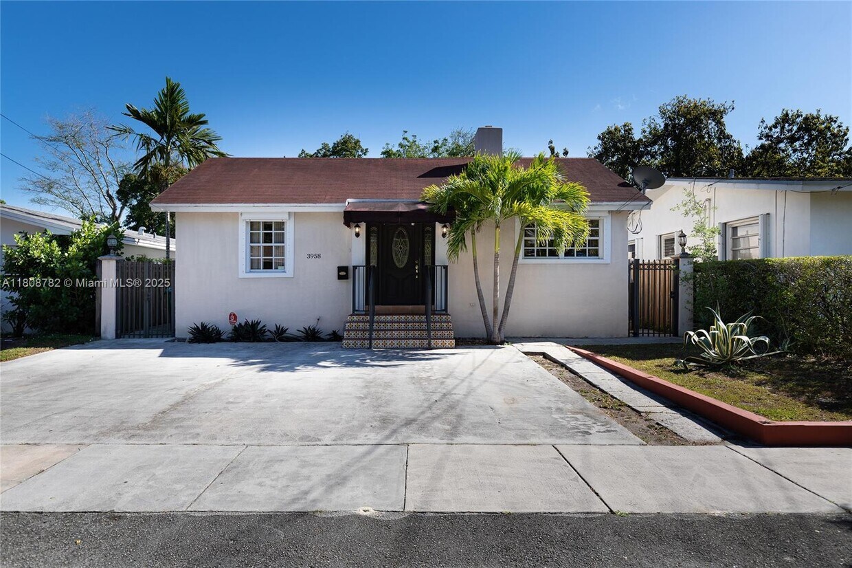 Foto principal - 3958 SW 2nd St