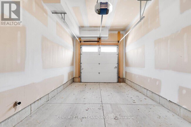 Building Photo - 601 Lions Park Dr