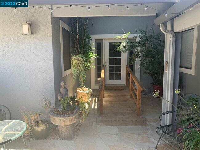 Foto del edificio - 501 Caulfield Ct