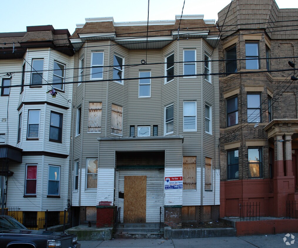 Building Photo - 141 Wilkinson Ave