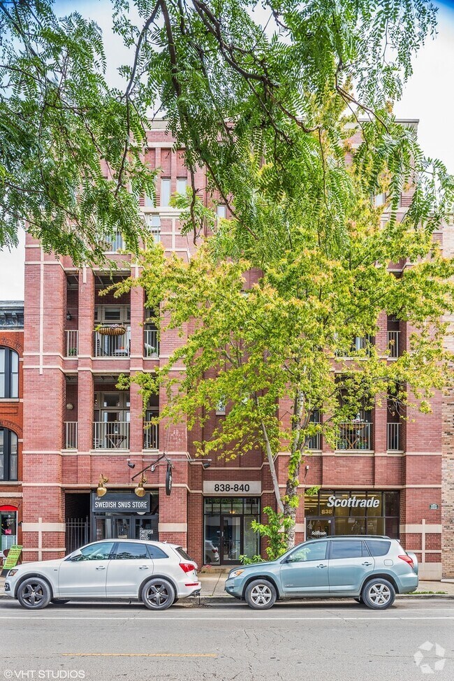 Building Photo - 838 W Armitage Ave