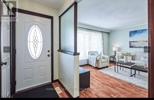 Building Photo - 901 Crocus Crescent