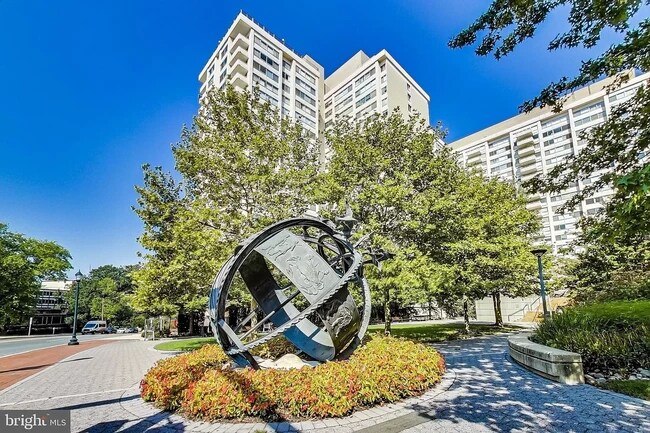 Foto del edificio - 5500 Friendship Blvd