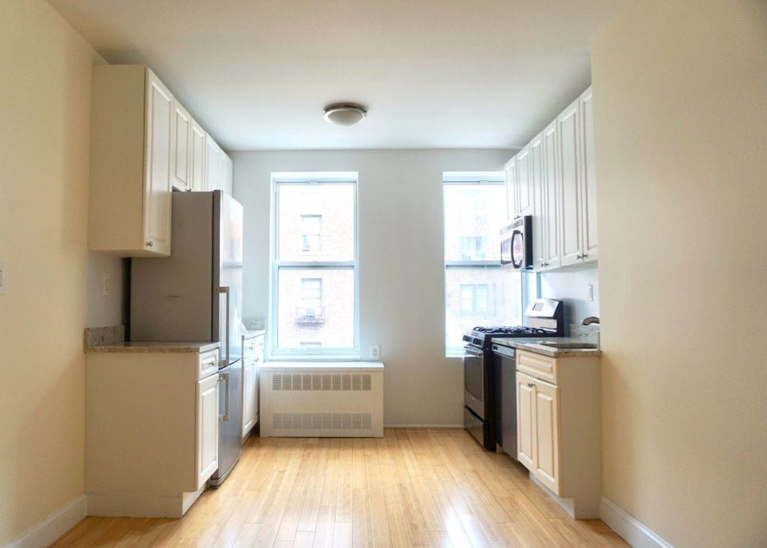 Primary Photo - 146 E 19th St