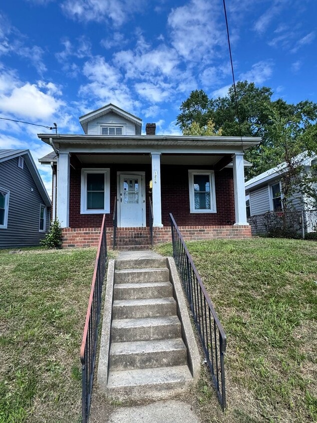 Primary Photo - Beautiful 2 bed 2 bath house in Churchill