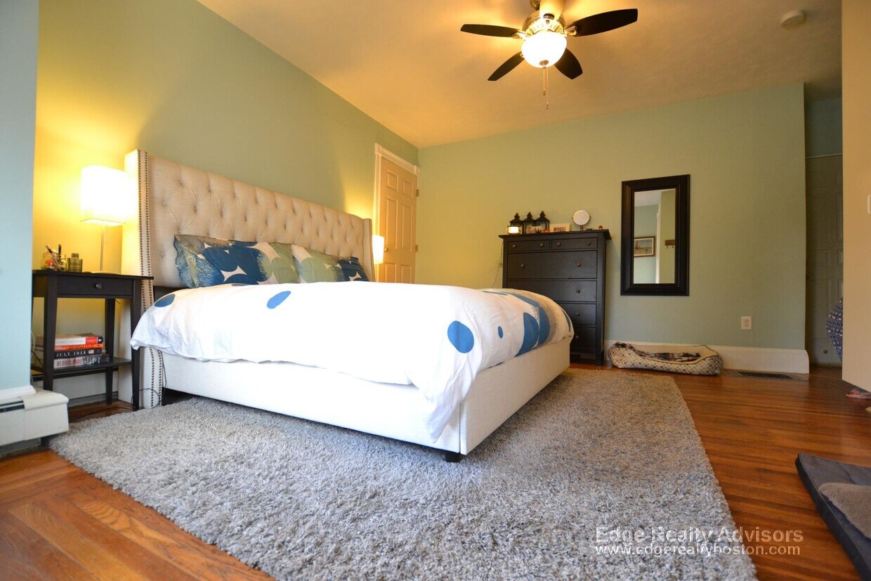 317 Warren St Unit 1, Waltham, MA 02453 Apartments in Waltham, MA