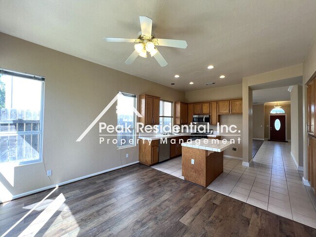 Foto del edificio - Wonderful Roseville 3bd/2ba House With 3 C...