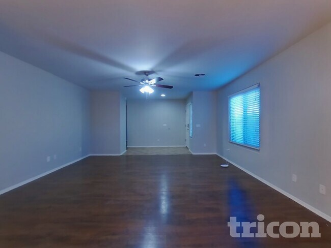 Building Photo - 43738 Elm Dr