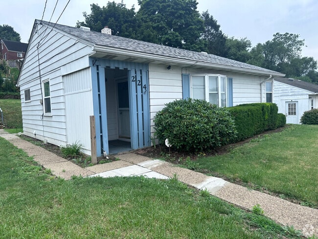 Building Photo - 224 Dersam St