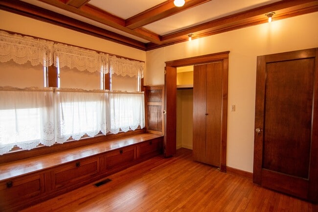 Building Photo - 2 Bedroom 1 Bath