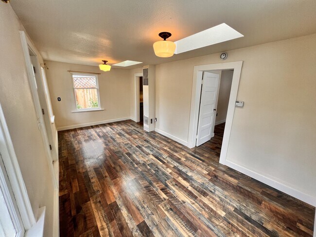 Building Photo - 1631 Hays Ave NW