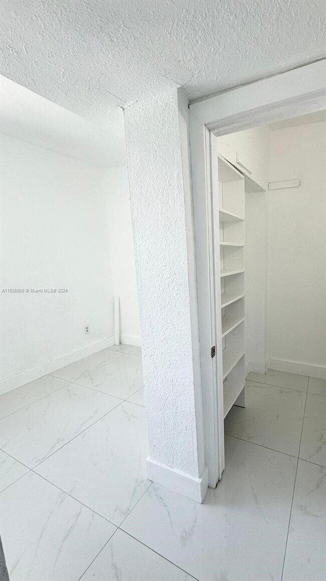 Foto del edificio - 2369 SW 17th Terrace