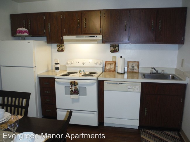 Building Photo - 3400 Evergreen Ln