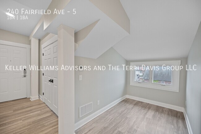 Foto del edificio - 240 Fairfield Ave