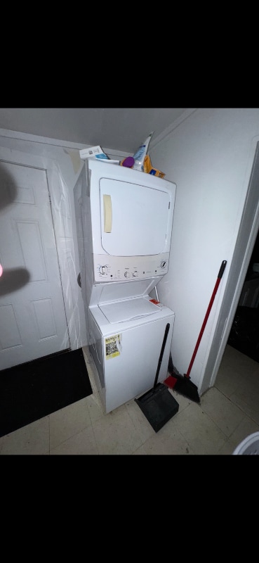 Building Photo - 24 2nd St SE