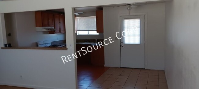 Foto del edificio - 2 Bedroom Duplex For Rent in Barstow