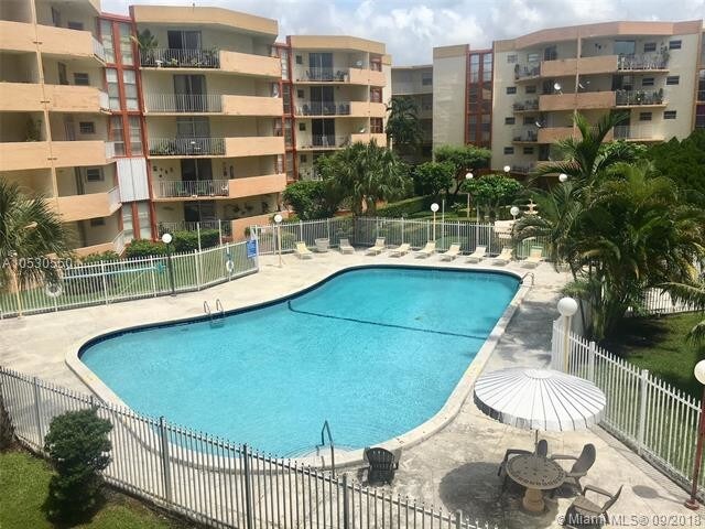 Foto del edificio - 1750 W 46th St