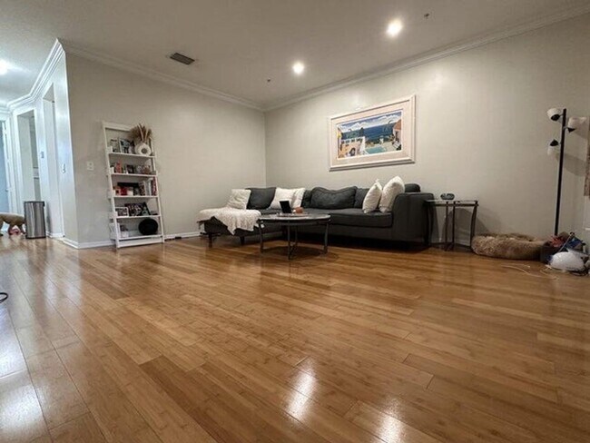 Foto del edificio - 1460 Corbison Point Pl