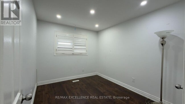 Photo du bâtiment - 7479 Pickfair Dr