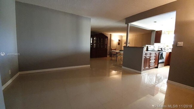Foto del edificio - 920 NE 199th St