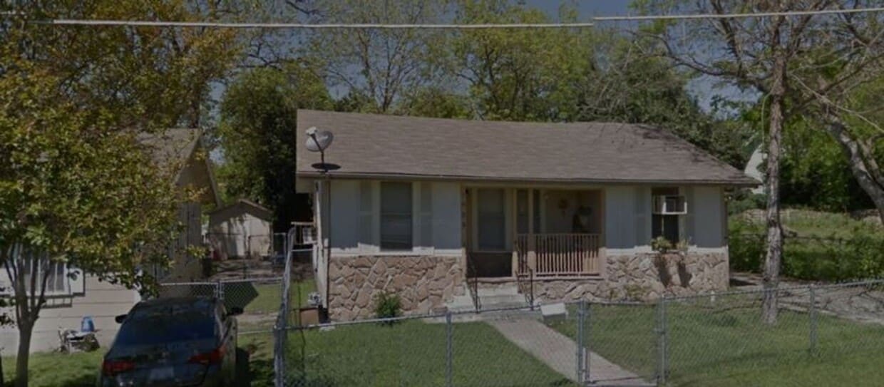 Primary Photo - Charming Single-Family Home in Central City