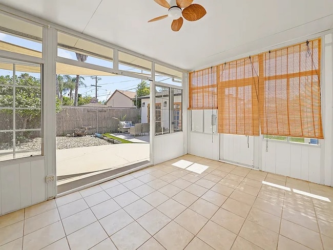 Foto del edificio - 6501 Hesperia Ave