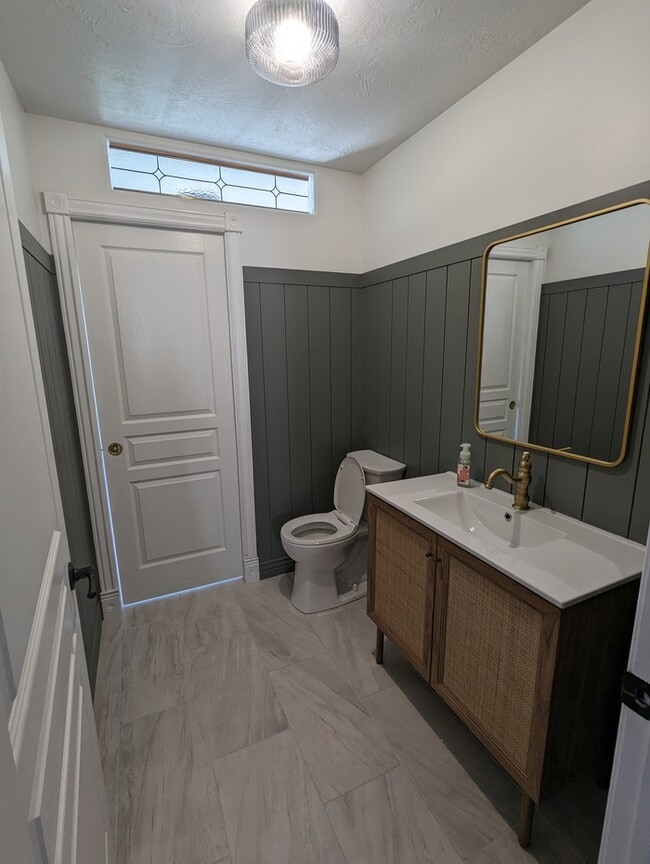 Building Photo - Updated 4 bedroom 3 bath Home