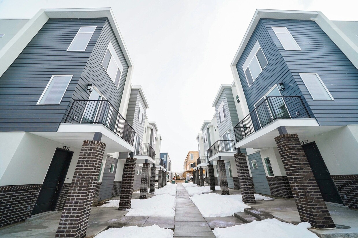 Foto principal - West Garden Townhomes