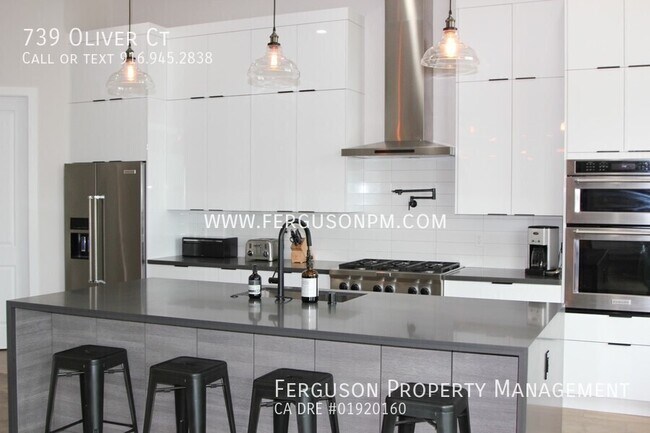 Foto del edificio - 739 Oliver Ct