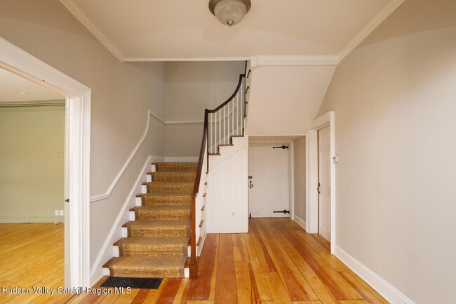 Building Photo - 43 Crown St