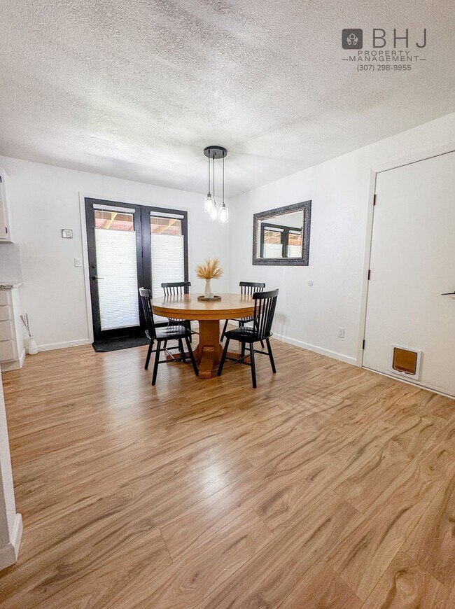 Foto del edificio - Dog Friendly 2 bed/ 1 bath HOUSE for Rent!