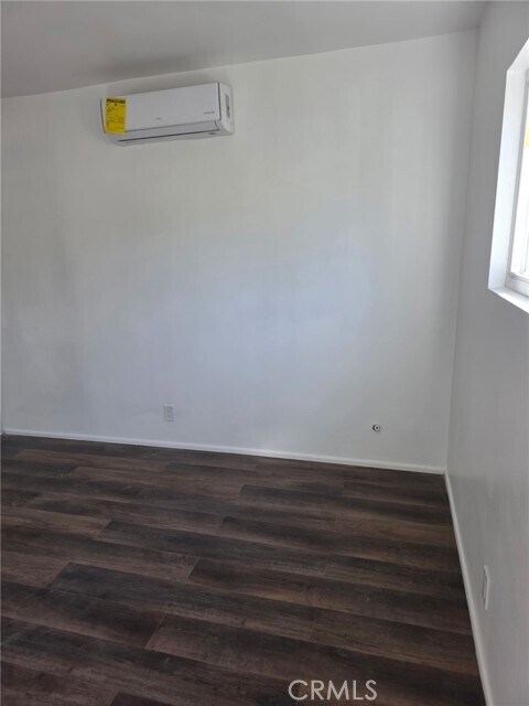 Building Photo - 928 W Angeleno Ave