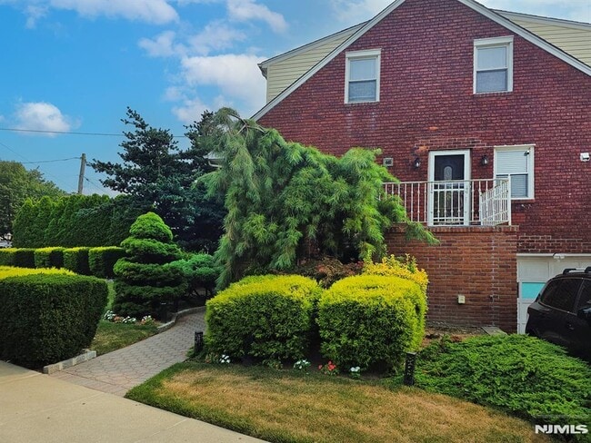 Foto del edificio - 440 Hillcrest Pl