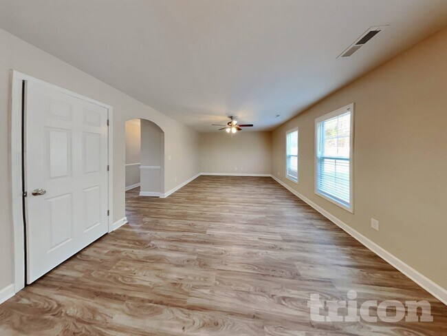 Foto del edificio - 1655 Crestlawn Tl