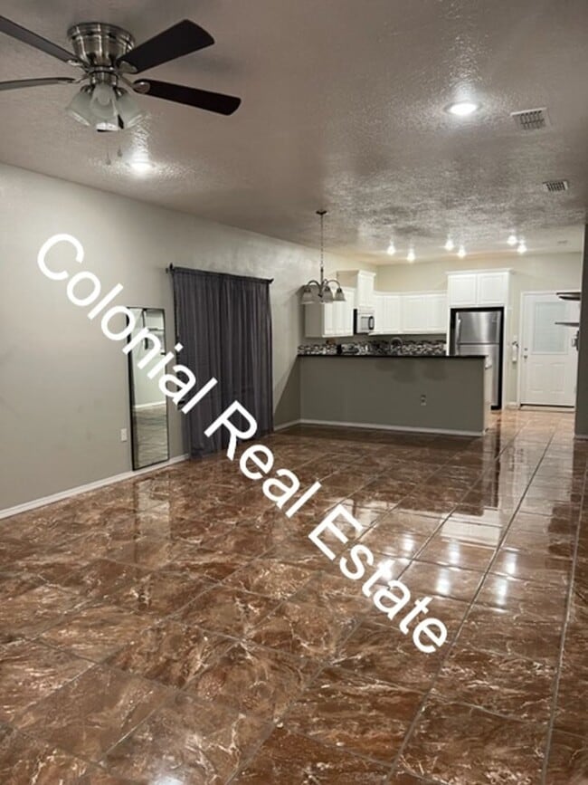 Building Photo - Spacious and updated 3 bedroom 2 bathroom home.
