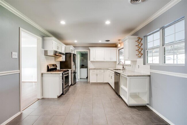 Foto del edificio - 8022 Ridgeview Dr