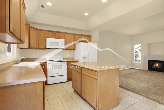 Building Photo - Luxurious 3bd, 2.5 bath Townhome near Chey...