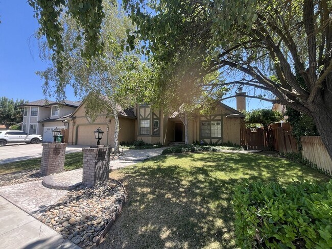 Building Photo - 511 Bluff Dr