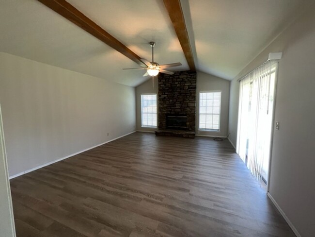 Building Photo - East of Fayetteville, COUNTRY HOME!! LAWN ...