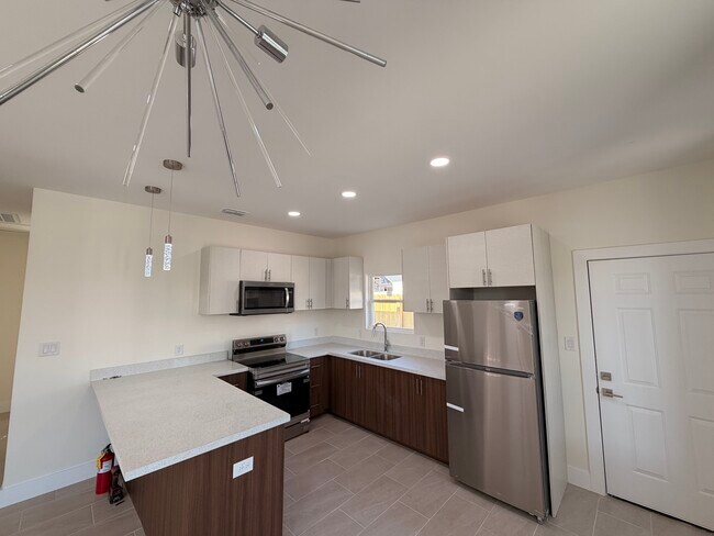 Building Photo - 609 N Alexandrite Ave